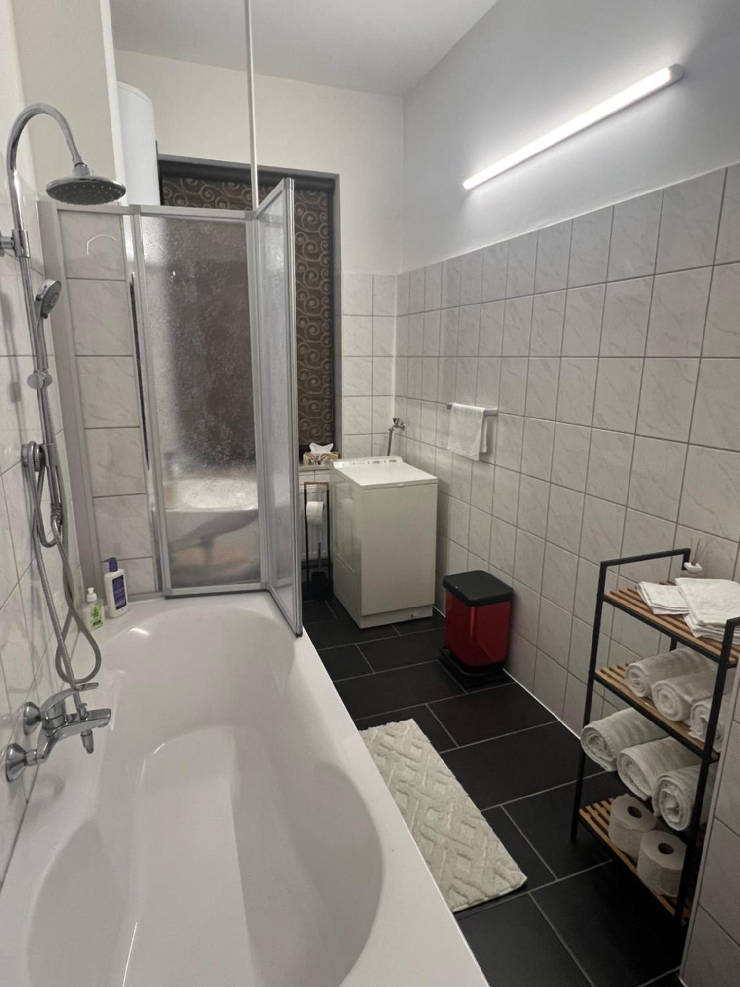 2-Zimmer Wohnung - Sj Apartments Lipcse Kültér fotó